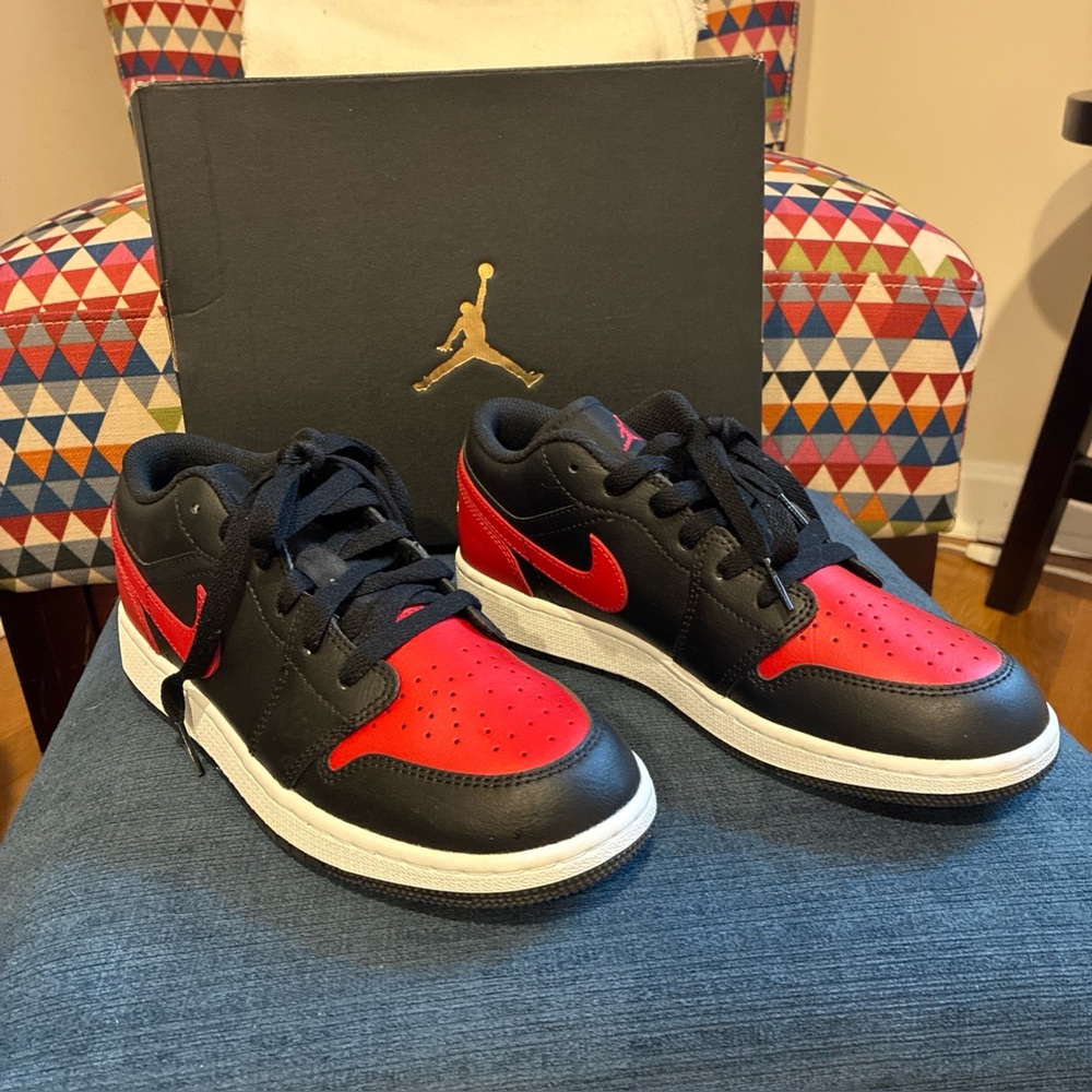 Nike Air Jordan 1 low 5.5 Y black/red/white EUC